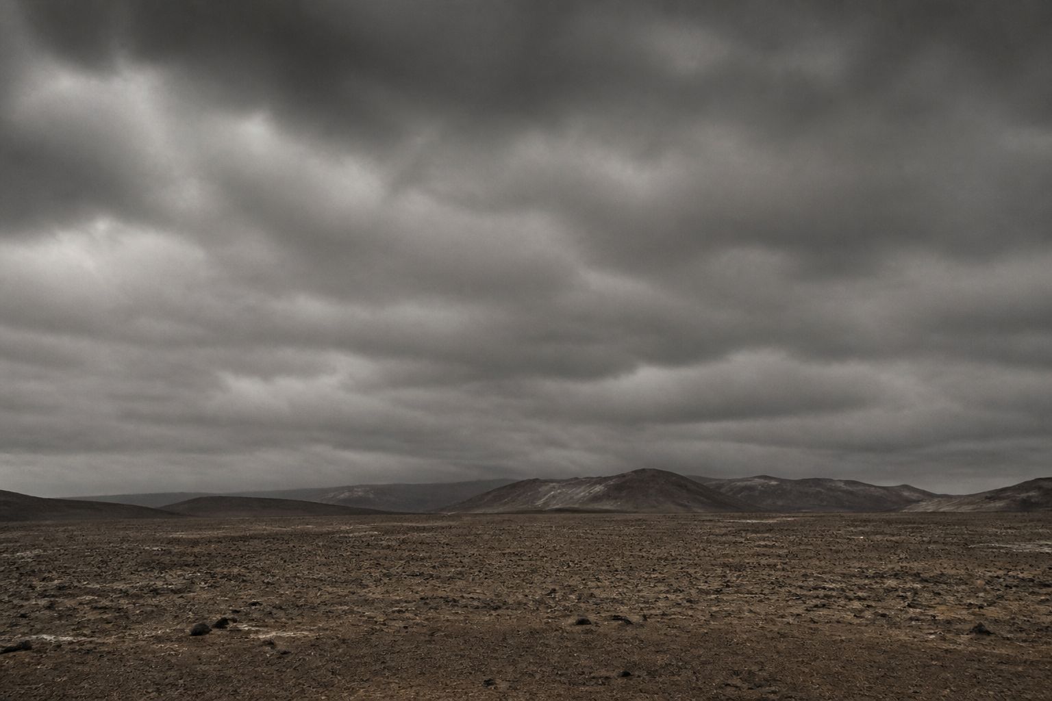 Cielo cubierto y pesado sobre el salar
